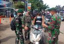 Koramil 04 Cengkareng dan Personil BKO Bagikan Masker Penumpang 3 Stasiun KRL