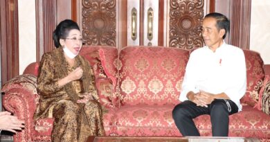 Presiden Jokowi Silaturahmi di Kediaman Ibu Mooryati Soedibyo Founder Mustika Ratu