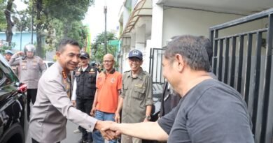 Kapolres Jakbar Ajak Warga Tanjung Duren Utara Jaga Lingkungan