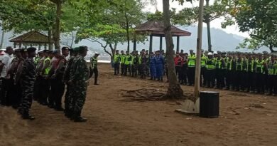 Libur Tahun Baru 2026, TNI-Polri Bersinergi Jaga Keamanan Wisata Pantai Prigi Trenggalek
