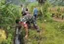 Cegah Banjir di Trenggalek, TNI–Polri Bersama Warga Bersihkan Saluran Air di Kelutan