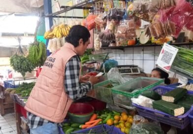 Pastikan Harga Terjangkau, Satgas Saber Pangan Jakarta Barat Cek Pasar Jembatan Dua