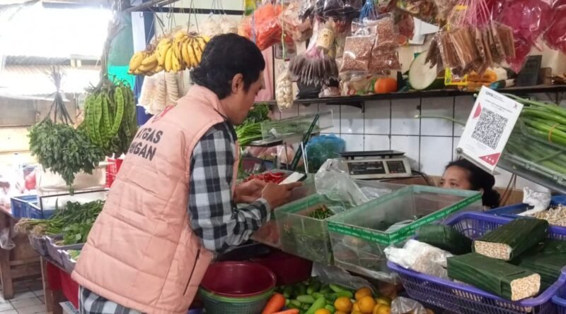 Pastikan Harga Terjangkau, Satgas Saber Pangan Jakarta Barat Cek Pasar Jembatan Dua