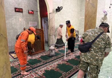 Ibadah Bulan Ramadhan, Tiga Pilar Taman Sari Jakarta Barat Bersih-Bersih Masjid