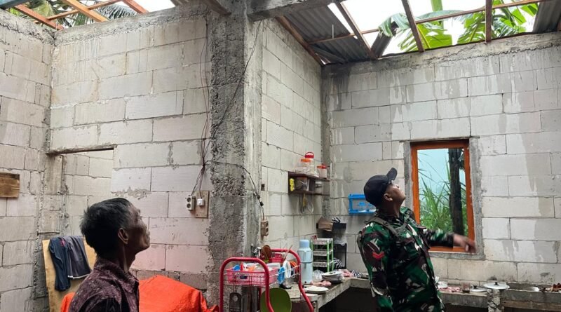 Hujan Disertai Angin Porak-porandakan Rumah Warga Pule, Trenggalek