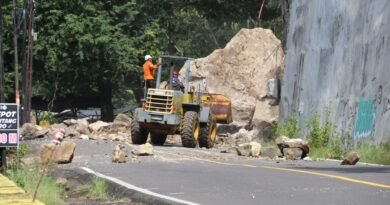 Akses Nasional Trenggalek – Ponorogo Lumpuh Akibat Batu Besar Longsor