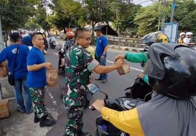 Bisma Madiun Gelar Aksi Sosial Bagi-Bagi Takjil