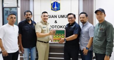 Wali Kota Jakarta Barat Serahkan Bingkisan Lebaran kepada Wartawan Pokja PWI
