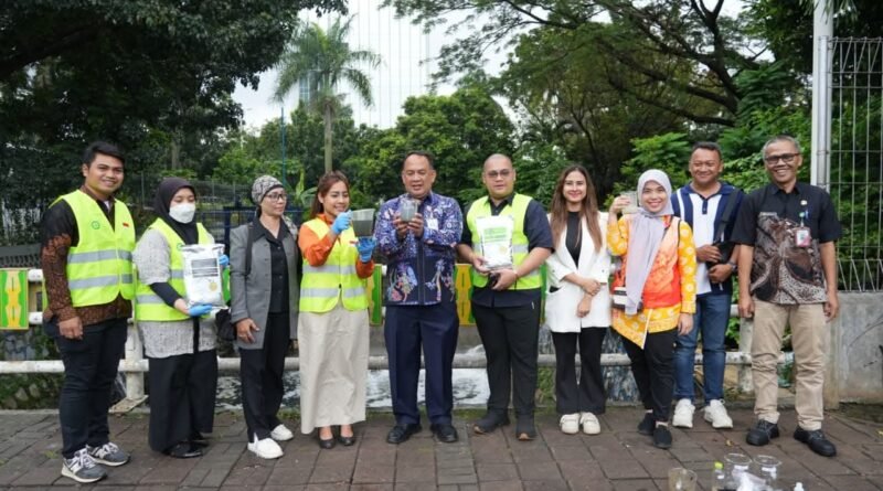Kurangi Limbah Minyak dan Detergen, Pemkot Jakbar Terapkan Solusi Ramah Lingkungan di Saluran Air