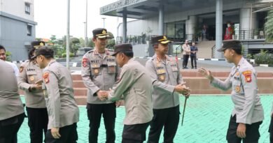 Wakapolres Jakarta Barat Pimpin Apel Pagi dan Halal Bihalal Bersama 250 Personel