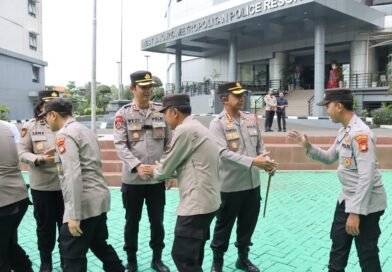 Wakapolres Jakarta Barat Pimpin Apel Pagi dan Halal Bihalal Bersama 250 Personel