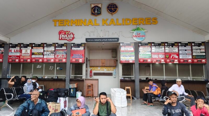 Armada AKAP Tidak Masuk Terminal Kalideres, Papan Nama PO Bus di Loket Terancam Dicopot