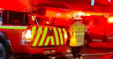 Diduga Akibat Petasan, Pabrik Plastik di Rawa Buaya Ludes Terbakar