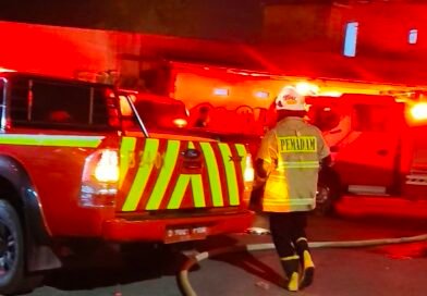 Diduga Akibat Petasan, Pabrik Plastik di Rawa Buaya Ludes Terbakar