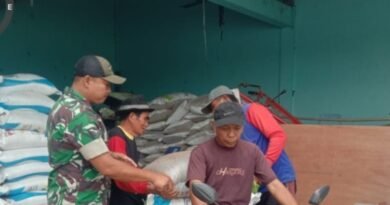 Agar Tepat Sasaran, TNI Kawal Ketat Penyaluran Pupuk kepada Petani