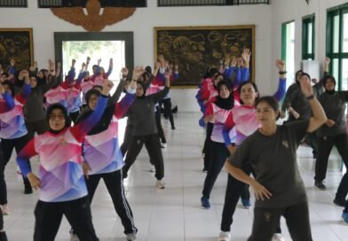 Peringati Hari Kartini Kowad dan Polwan di Madiun Gelar Olahraga