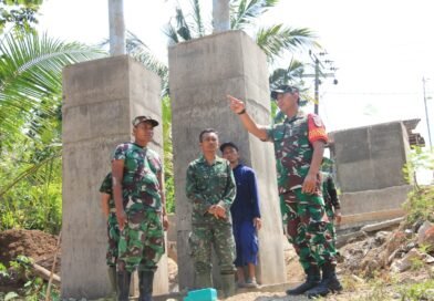 Pastikan Kualitas, Dandim Trenggalek Tinjau Pembangunan Jembatan Perintis Garuda