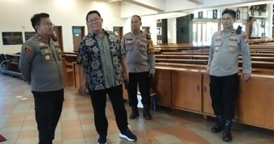 Polsek Kebon Jeruk Pastikan Pengamanan Ibadah Paskah Berjalan Optimal di Gereja Santo Andreas