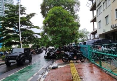 Pembiaran Dipertanyakan, Parkir Liar Menggila di Kawasan CNI Kembangan