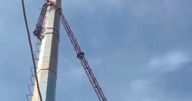 Tower Roboh Timpa Tiga Rumah, Satu Orang Luka Ringan di Kembangan, Jakarta Barat