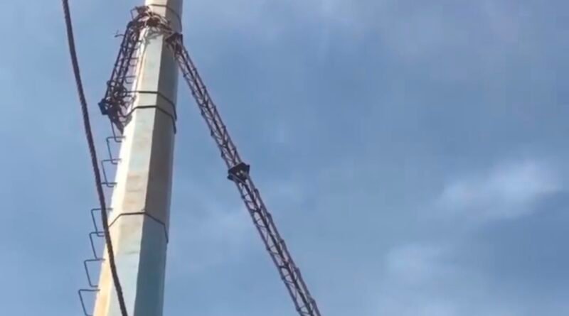 Tower Roboh Timpa Tiga Rumah, Satu Orang Luka Ringan di Kembangan, Jakarta Barat