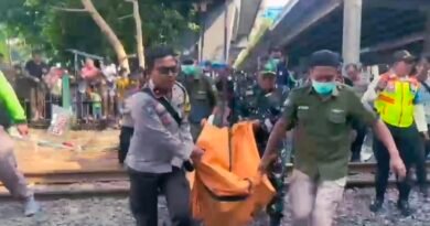 Pria Paruh Baya Tewas Tertabrak KRL di Rawa Buaya 