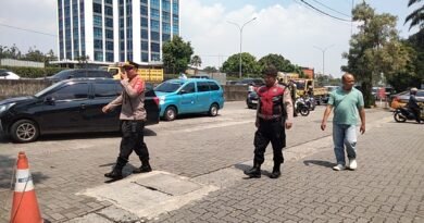 Cegah Kejahatan, Polsek Kebon Jeruk Gunakan Jurus Patroli jalan kaki