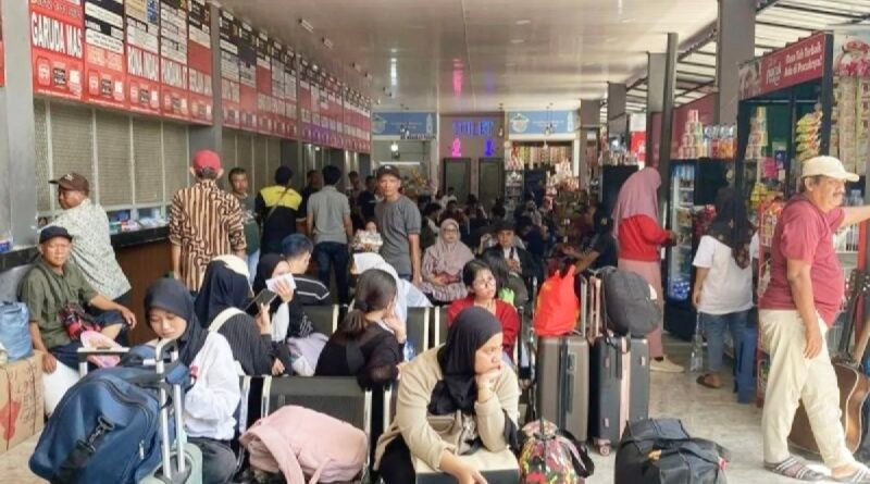 Libur Panjang Mayday 2026, Penumpang Meningkat di Terminal Bus Kalideres