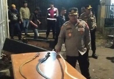 Remaja Bergerombol Pesta Tembakau Sintetis dan Bawa Celurit Terjaring Patroli KRYD Polsek Kebon Jeruk