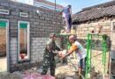 Babinsa Pakunden Bersama Warga Gotong Royong Renovasi Rumah RTLH