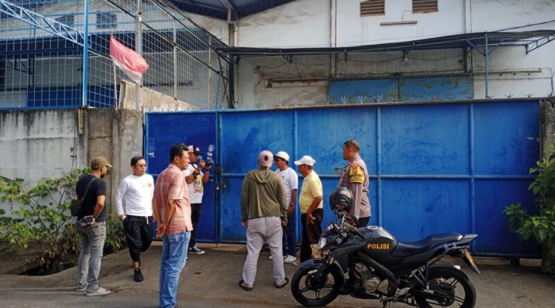Tim Reserse Polsek Kalideres Cek Gudang Diduga Tempat Pengemasan Oli Palsu di Kamal