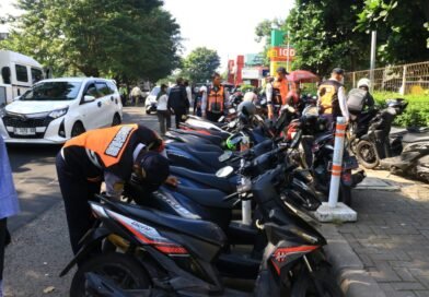 Parkir Liar Membeludak di Depan RS Hermina Kalideres, Petugas Gabungan Tertibkan Puluhan Kendaraan