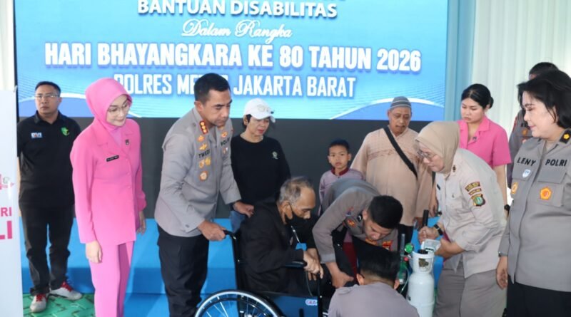 Bertepatan Hari Bhayangkara ke-80, Polres Metro Jakarta Barat Gelar Bakti Kesehatan untuk Masyarakat