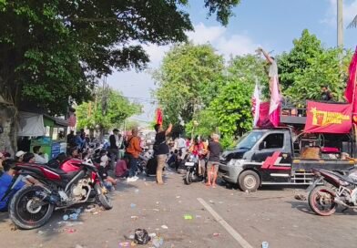 Aliansi Warga Kebon Sayur Demo Blokade Jalan Raya Kapuk, Kemacetan Mengular hingga Tol Kayu Besar