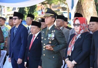 Komandan Kodim 0806/Trenggalek Letkol Inf Isnanto Roy Saputro, bersama jajaran Forum Koordinasi Pimpinan Daerah (Forkopimda) menghadiri Upacara Peringatan Hari Bhayangkara Ke-80 Tahun 2026 di Alun-Alun Kabupaten Trenggalek, Rabu (1/7/2026). Foto: Istimewa