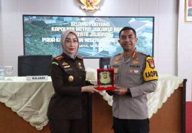 Kapolres Metro Jakarta Barat Silaturahmi dengan Kajari, Perkokoh Kolaborasi Polri dan Kejaksaan