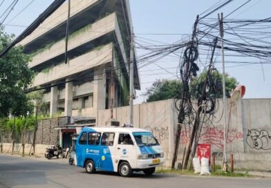 Warga Rawa Buaya Desak Bina Marga Jakarta Barat Tertibkan Kabel Sisa Telekomunikasi yang Semrawut