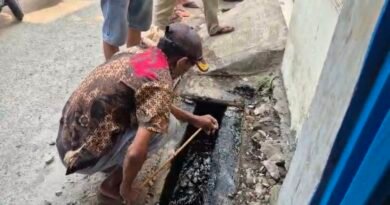 Apresiasi Program Gerebek Lumpur, Warga Cengkareng Timur Bongkar Saluran Dangkal dan Cor Jalan