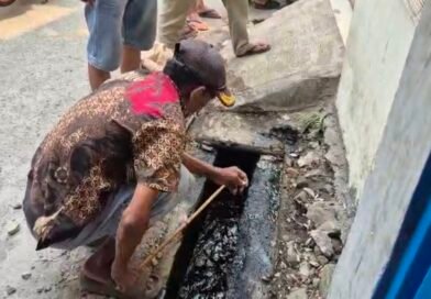 Apresiasi Program Gerebek Lumpur, Warga Cengkareng Timur Bongkar Saluran Dangkal dan Cor Jalan