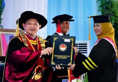 Wali Kota Jakarta Barat Iin Mutmainnah Raih Gelar Doktor IPDN