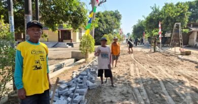 Tiga Kakek di Balik Jalan Baru Desa Bulu Lor