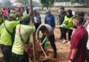 Jelang HUT Ke-81 Kemerdekaan RI, Kapolres Metro Jakbar dan Warga Tanam Pohon di Taman Daan Mogot