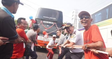 Lomba Tarik Bus AKAP Menjadi Puncak Kemeriahan HUT Ke – 81 Kemerdekaan RI 2026 di Terminal Kampung Rambutan