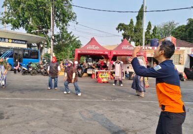 Rayakan HUT Ke-81 RI, Karyawan PO Bus AKAP di Terminal Kalideres Ikuti Lomba Sepak Bola