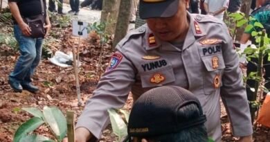 Peduli Lingkungan Hijau, Polsek Kembangan Bersama Warga, Tanam 20 Pohon di Hutan Kota Srengseng