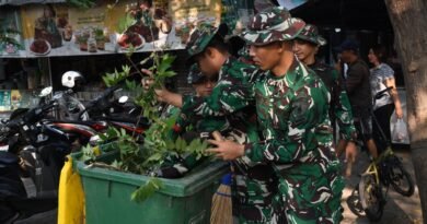 TNI Bersih-Bersih Pasar di Madiun, Pedagang Rasakan Nayan
