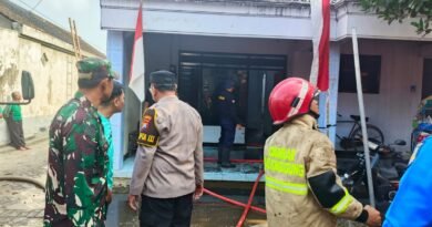 Sigap Terima Laporan, Koramil Kedungwaru Koordinasikan Penanganan Kebakaran