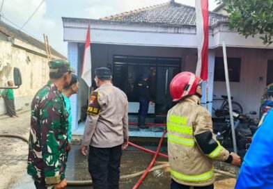 Sigap Terima Laporan, Koramil Kedungwaru Koordinasikan Penanganan Kebakaran