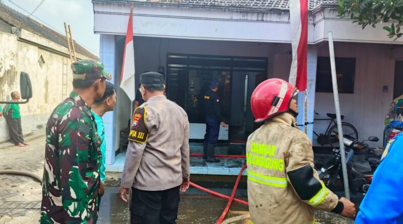 Sigap Terima Laporan, Koramil Kedungwaru Koordinasikan Penanganan Kebakaran