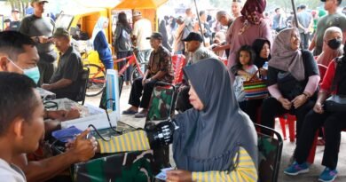 Warga Manfaatkan Pengobatan Gratis HUT Ke-81 TNI di Madiun